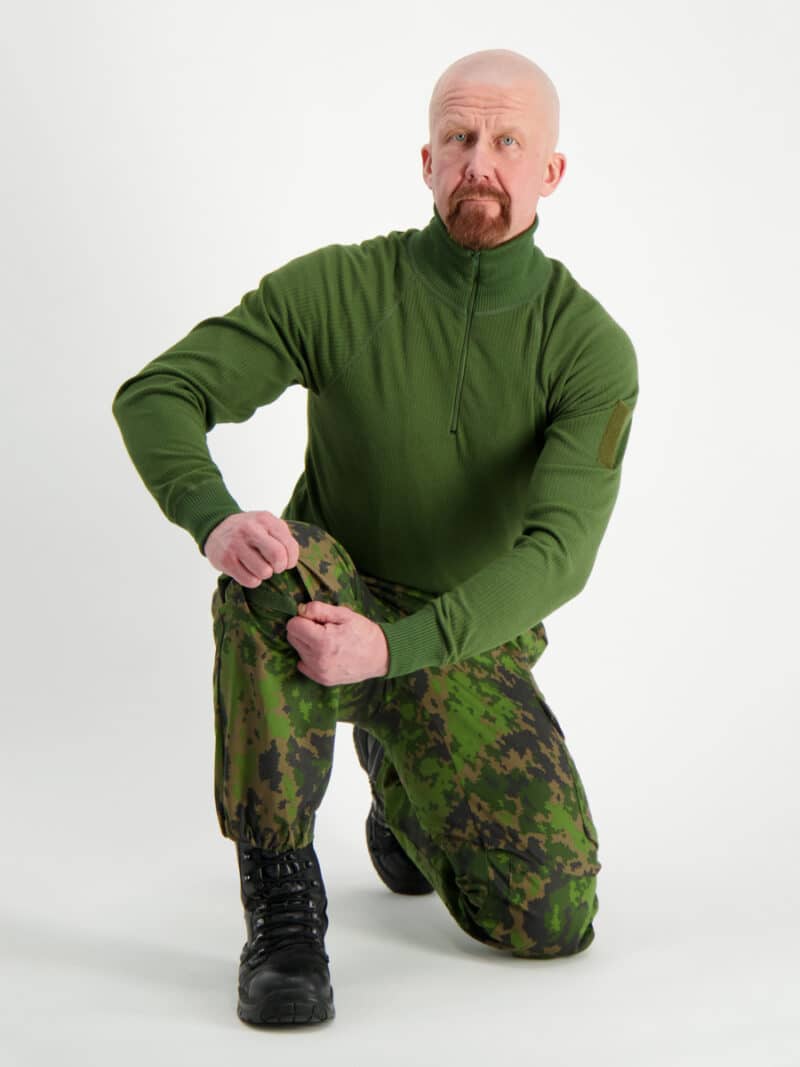 M05 maastohousujen polvissa on